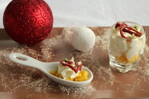 » Verrines dés de mangue chantilly de chèvre et lanières de magret de canard fumé